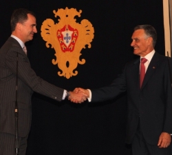 Su Majestad el Rey saluda al Presidente de la República Portuguesa tras el encuentro que mantuvieron en el Palacio de Belem